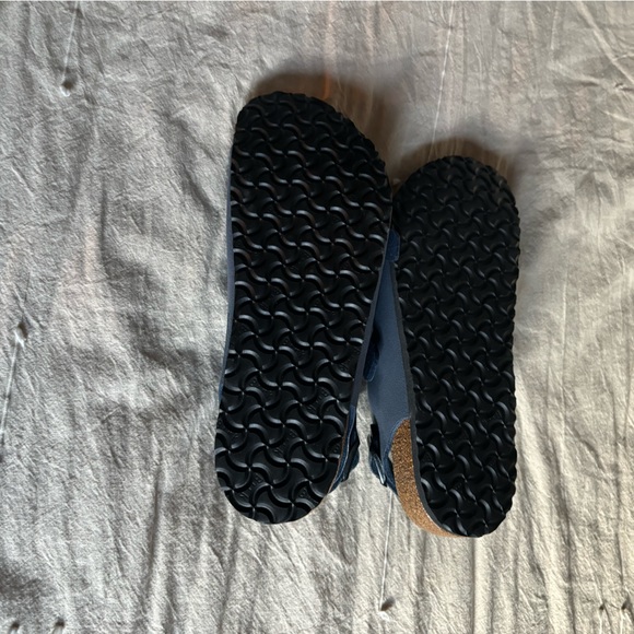 COPY - Birkenstock girls sandals NWOB size EU 34 in navy blue with black soles - Picture 3 of 5